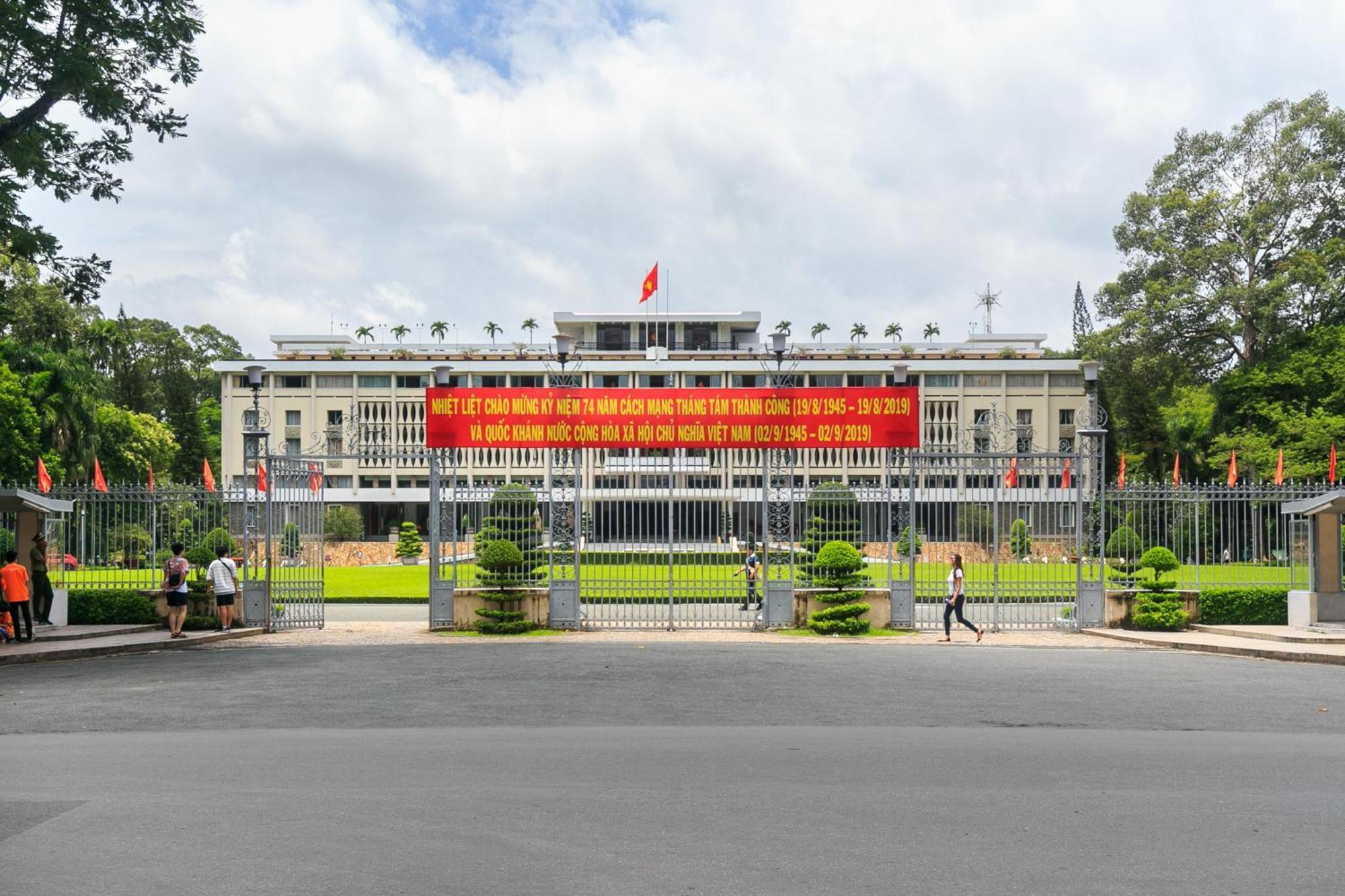 Phan Khách sạn